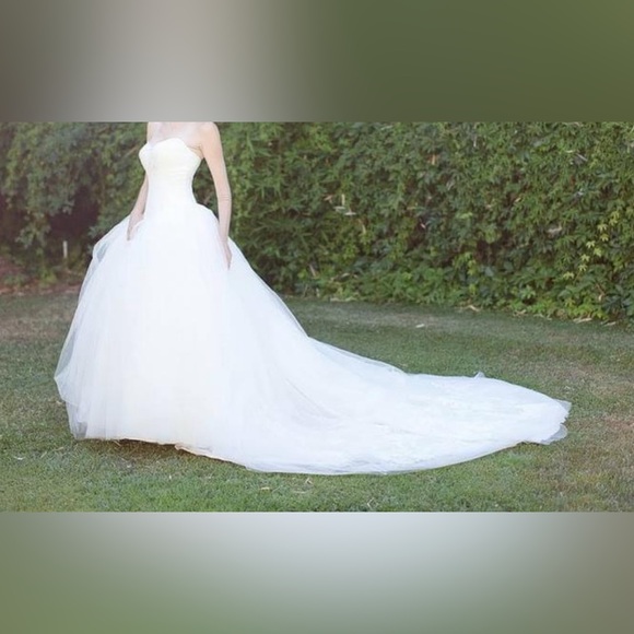 White by Vera Wang Wedding Dress - Picture 2 of 11